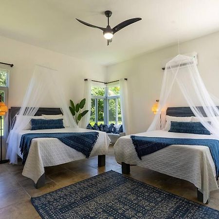 Ivy'S Cove Beach Side Condo - Luxury Villa Whitehouse Esterno foto