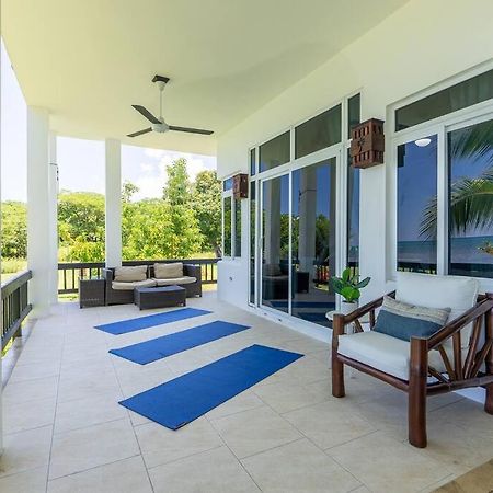 Ivy'S Cove Beach Side Condo - Luxury Villa Whitehouse Esterno foto