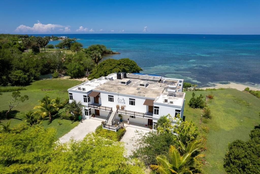 Ivy'S Cove Beach Side Condo - Luxury Villa Whitehouse Esterno foto