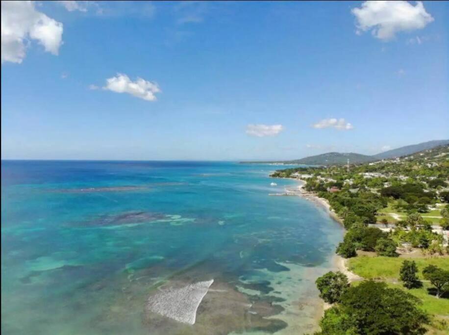 Ivy'S Cove Beach Side Condo - Luxury Villa Whitehouse Esterno foto