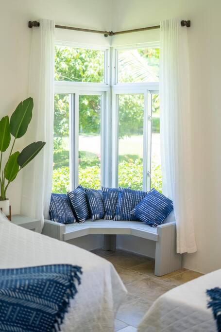 Ivy'S Cove Beach Side Condo - Luxury Villa Whitehouse Esterno foto