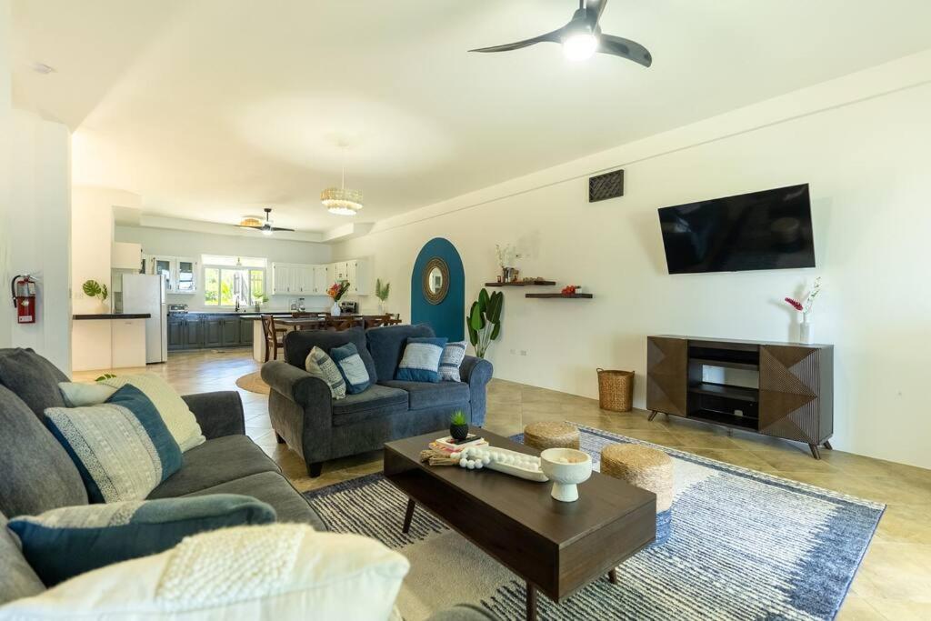 Ivy'S Cove Beach Side Condo - Luxury Villa Whitehouse Esterno foto