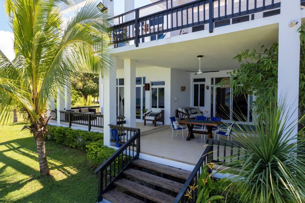 Ivy'S Cove Beach Side Condo - Luxury Villa Whitehouse Esterno foto