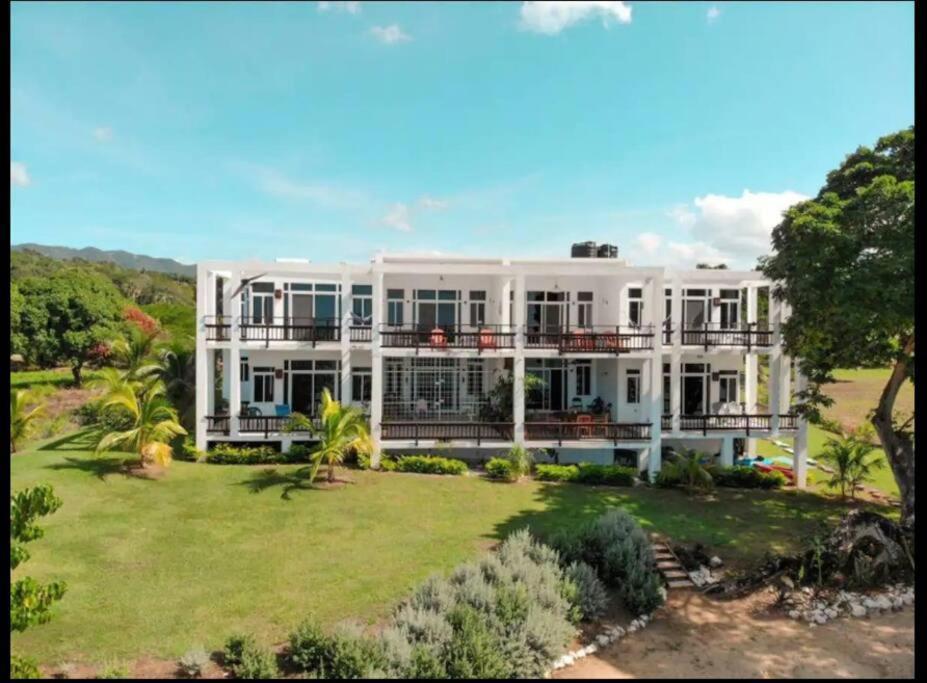 Ivy'S Cove Beach Side Condo - Luxury Villa Whitehouse Esterno foto